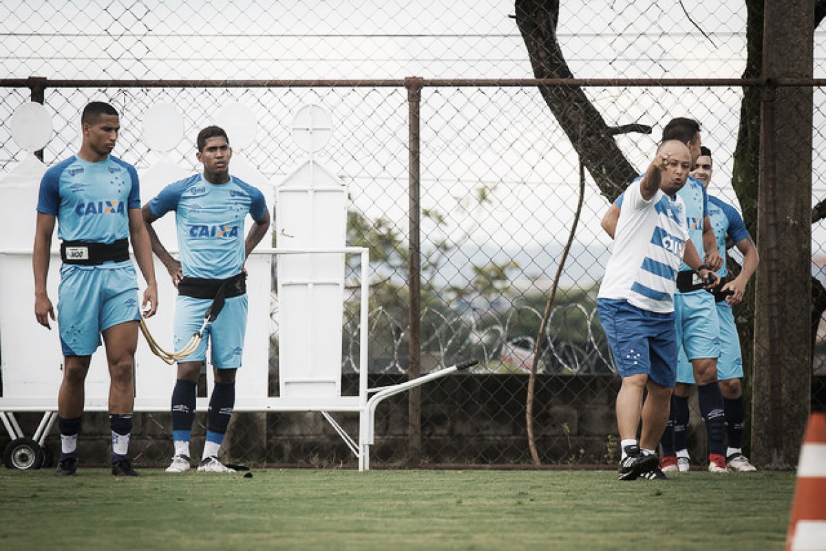 Em último treino aberto, Mano mantém mistério sobre escalação do Cruzeiro para jogo contra Tupi