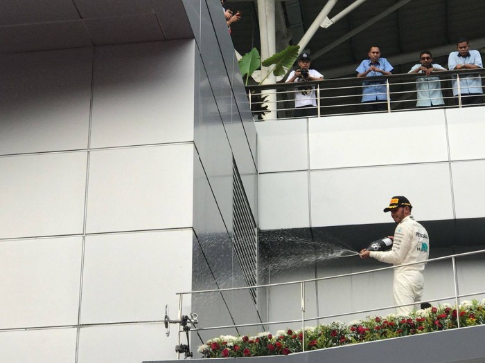 Lewis Hamilton: "La gente dice que tenemos el mejor coche, pero no lo tenemos" Lewis Hamilton: "La gente dice que tenemos el mejor coche, pero no lo tenemos"