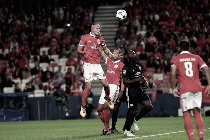 Benfica x Manchester: ingleses medianos, mas mais maduros (0-1)