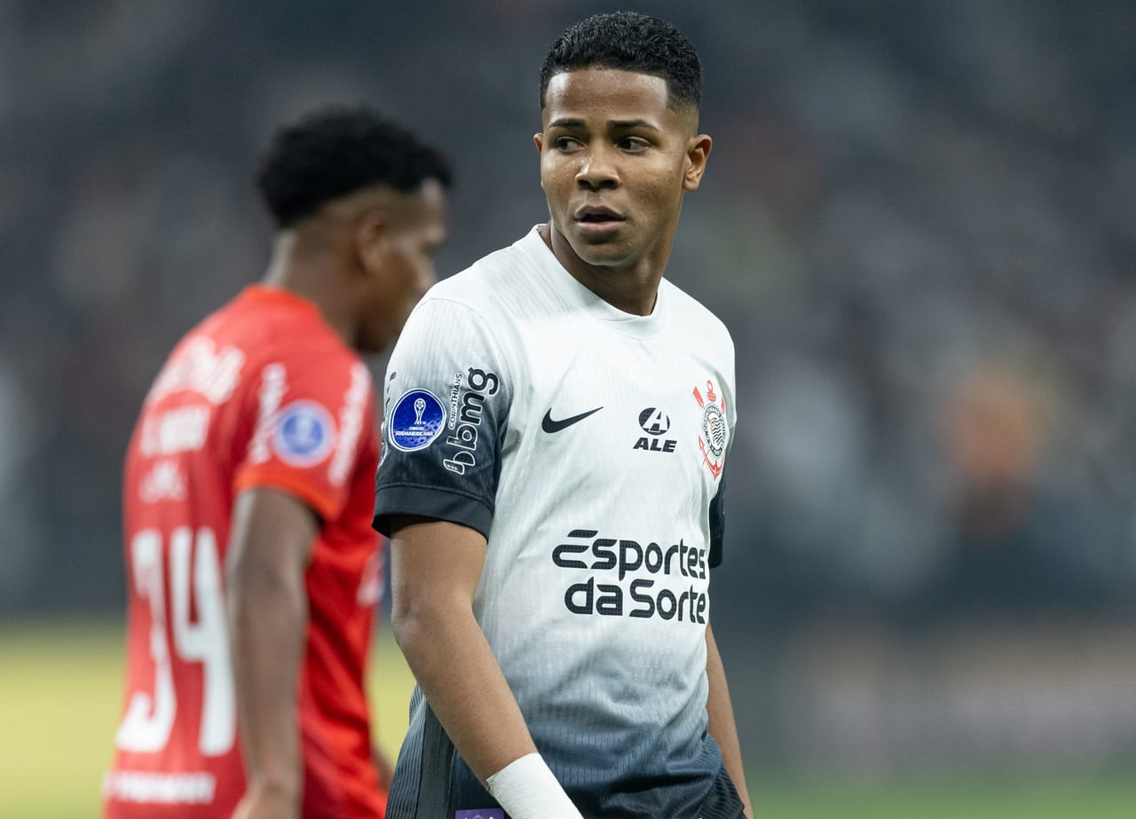 Transfer bans fazem Corinthians frear investida por Wesley, e Cruzeiro ganha espaço