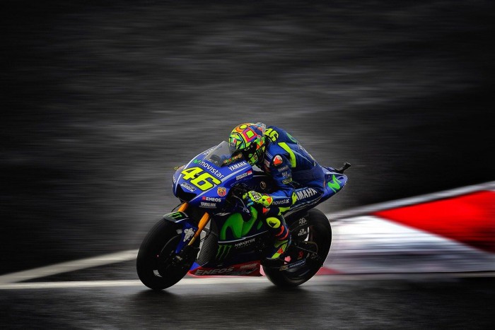 MotoGp, Yamaha - Delusione Rossi: "Così non riusciamo a fare nulla. Zarco si tenga la M1 2016"