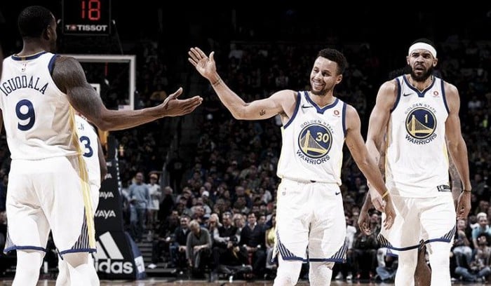 NBA - Gli Warriors sono in Champions mode, T-Wolves spazzati via