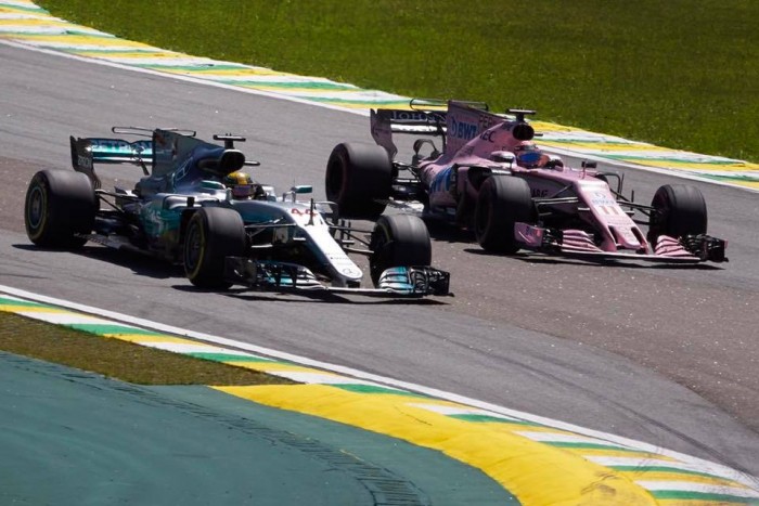F1, Mercedes - Hamilton stufo: "Tre motori a stagione? Assurdo"