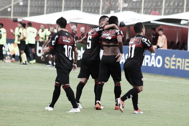 Buscando se afastar do Z-4, Vitória e São Bento medem forças em Salvador Buscando se afastar do Z-4, Vitória e São Bento medem forças em Salvador