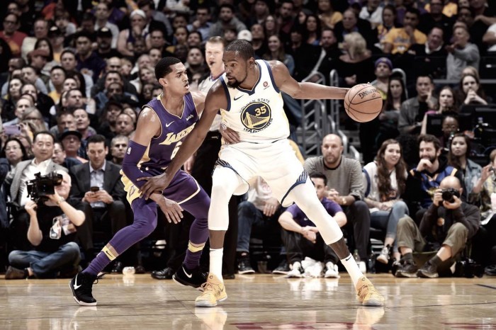 NBA - Golden State la spunta coi Lakers all'overtime, i Nets passano a Dallas