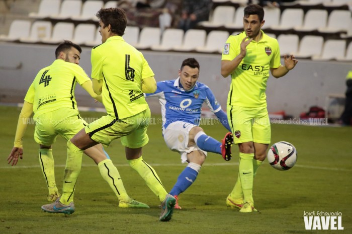 El Lleida endosa cuatro goles al Levante y recupera el tercer puesto