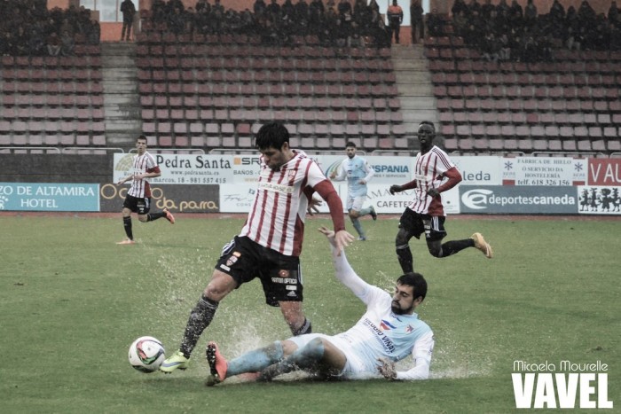 Fotos e imágenes del SD Compostela 0-2 UD Logroñés de la jornada 20, Segunda División B Grupo I