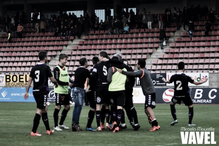 Fotos e imágenes del SD Compostela 0-1 Real Valladolid B de la jornada 26, Segunda División B Grupo I