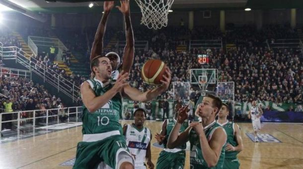 La Virtus ferma la corsa di Brindisi, Hackett stellare ad Avellino