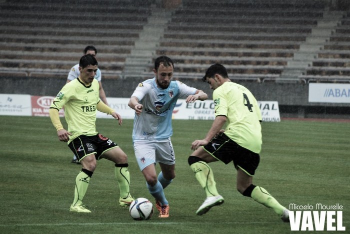 Fotos e imágenes del SD Compostela 1-1 CD Lealtad de la jornada 32, Segunda División B Grupo I