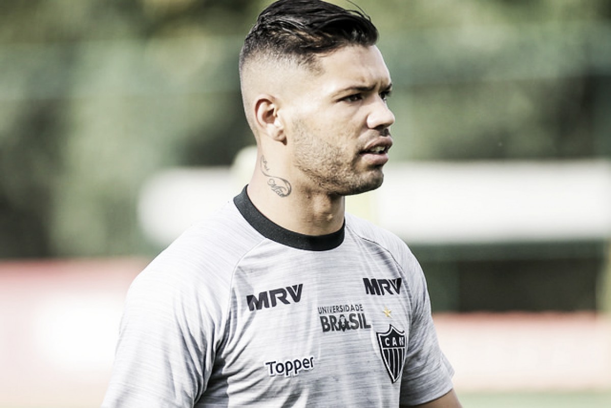 Fora dos planos do Atlético-MG, diretoria libera atacante Carlos para acertar com Paraná Clube