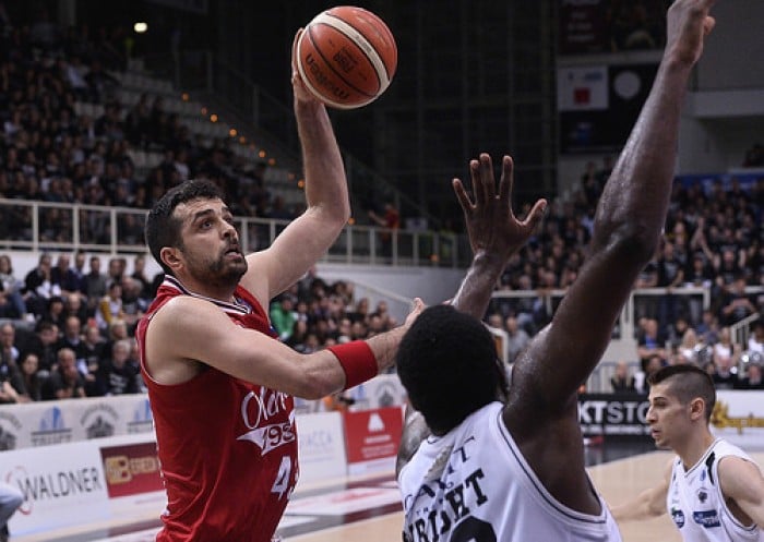 Basket, Serie A Beko: Gentile all'ultimo secondo porta Milano in semifinale