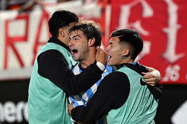 Racing volvió a ganar y se metio en cuartos - VAVEL Argentina
