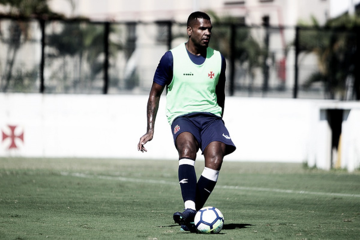 Breno destaca importância de vencer o “Clássico dos milhões” Breno destaca importância de vencer o “Clássico dos milhões”