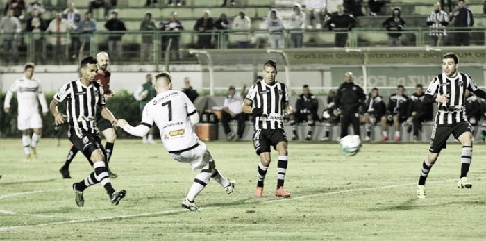 Tupi bate Ceará de virada com gol no fim e deixa lanterna da Série B