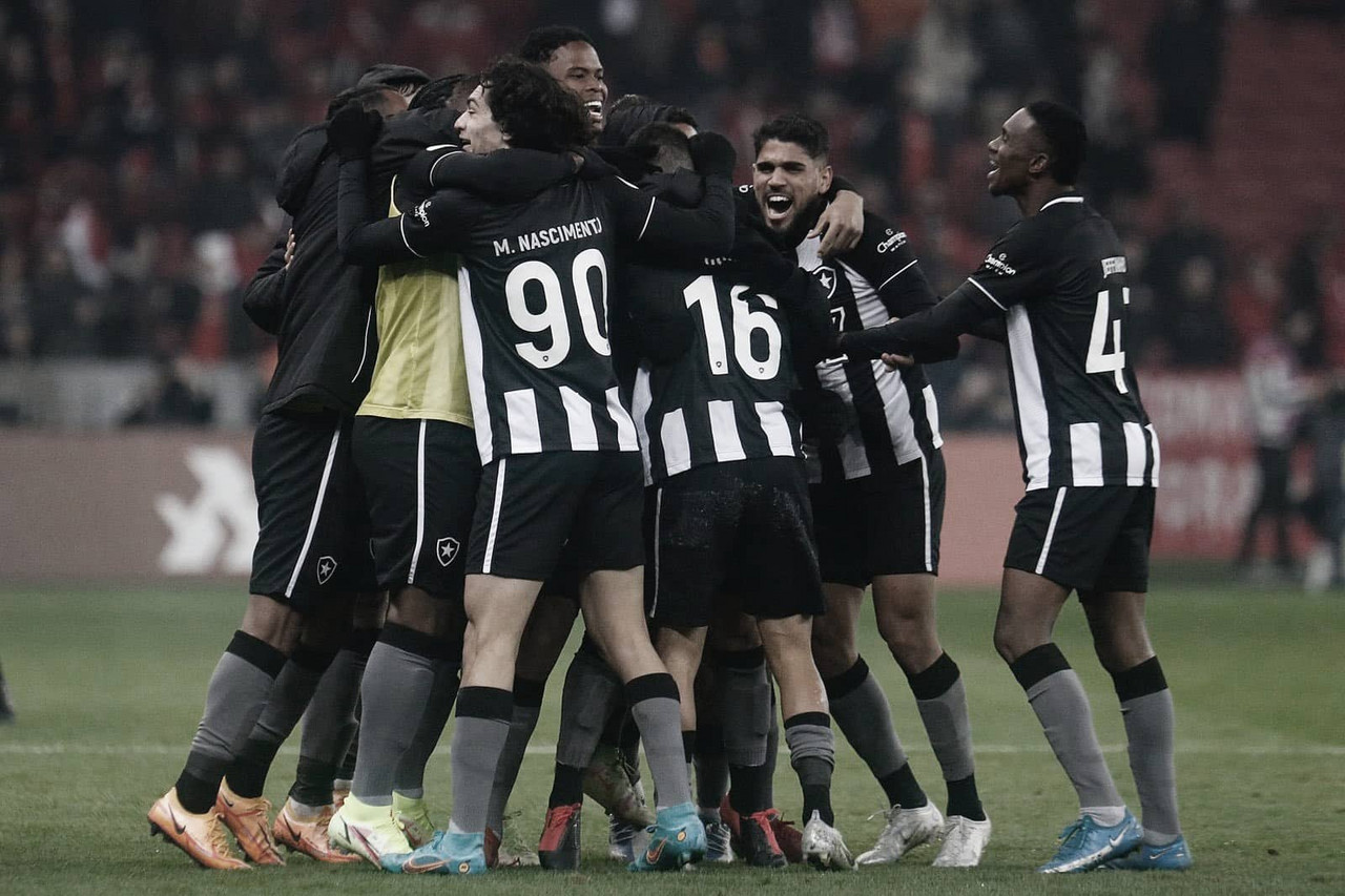 Botafogo vê Inter sair na frente, fica com um a menos e busca virada história fora de casa