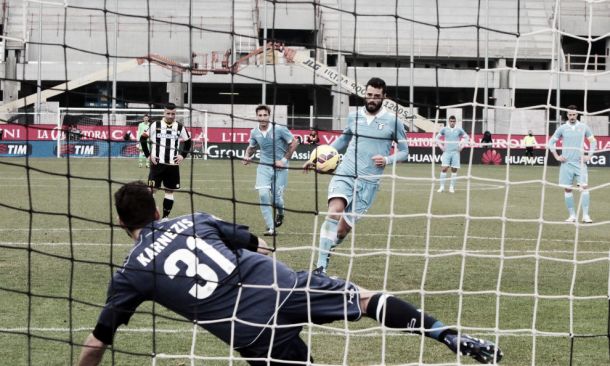 La Lazio passa ad Udine senza infamia, lode e gioco. Decide un rigore di Candreva