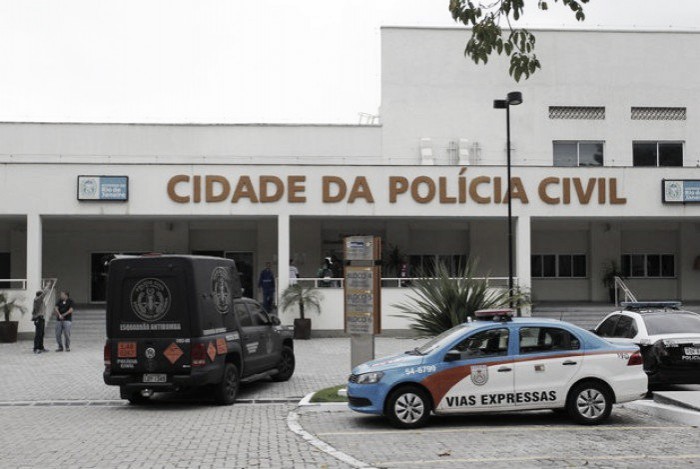 Chefes de torcida organizada são presos em operação policial no Rio