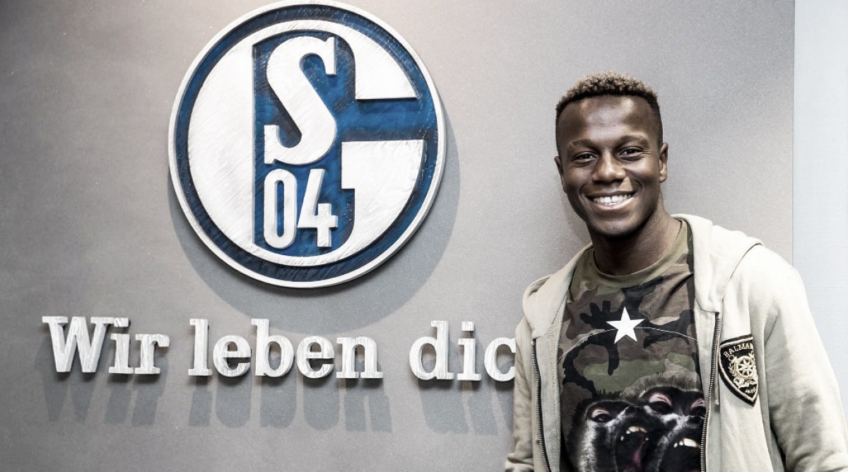 Schalke 04 anuncia contratação do lateral-esquerdo Hamza Mendyl, ex-Lille