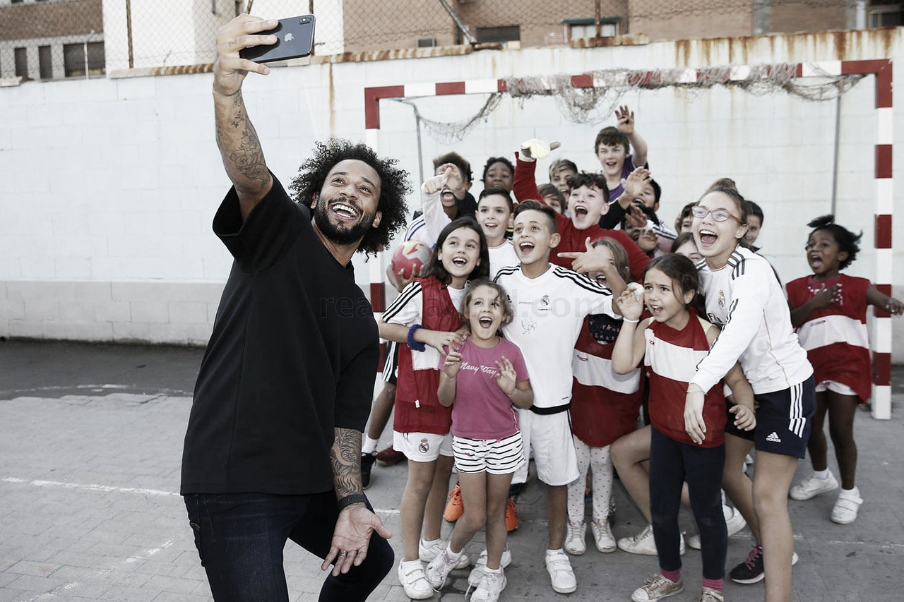 Marcelo lleva su alegría a la Residencia Infantil Chamberí