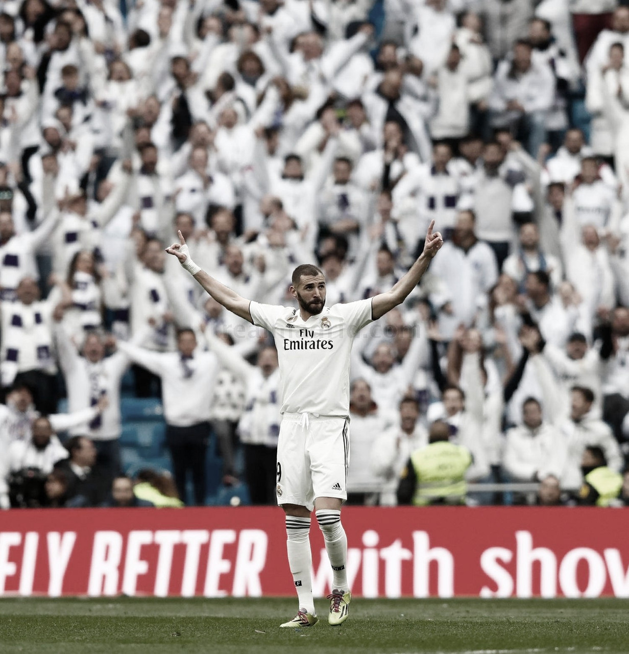 Karim Benzema es el nuevo amor del Santiago Bernabéu