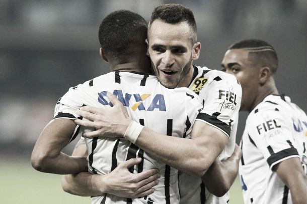 Renato Augusto e Gil celebram fim do jejum após gols diante do Vasco