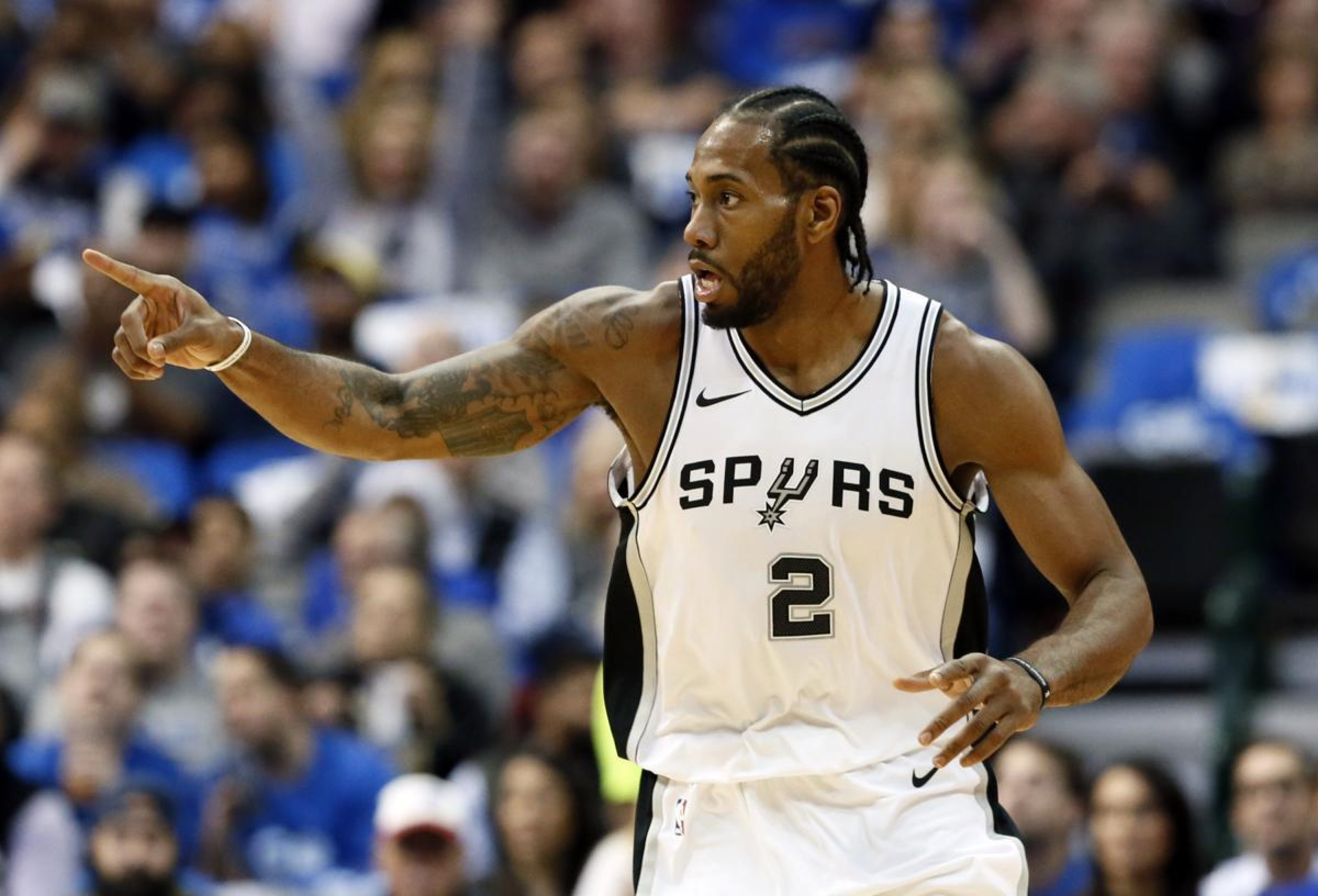 Toronto Raptors acquire Kawhi Leonard from San Antonio Spurs