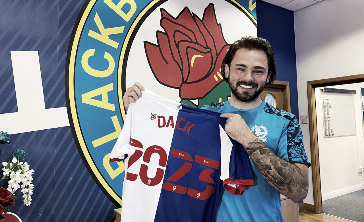Ídolo do Blackburn Rovers, atacante Bradley Dack assina novo contrato até 2023