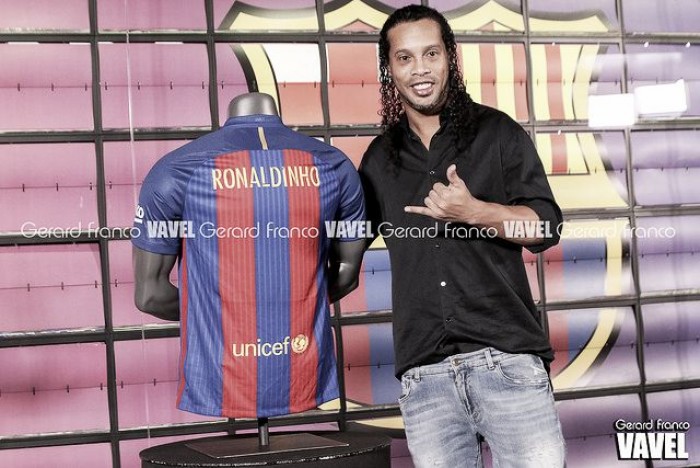 Ronaldinho: “La pelota es la compañera de mi vida”