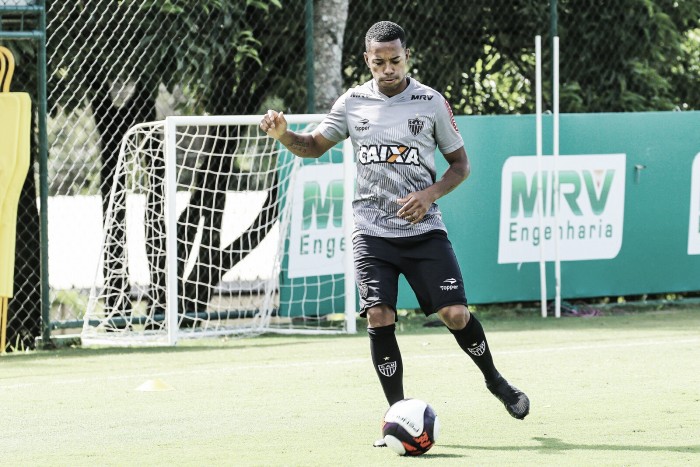 Recuperado de lesão, Robinho volta a treinar e está liberado para estrear no Atlético-MG em 2017