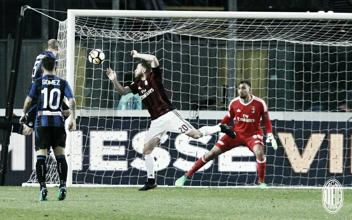 Milan sofre empate da Atalanta no fim, mas garante vaga na Europa League