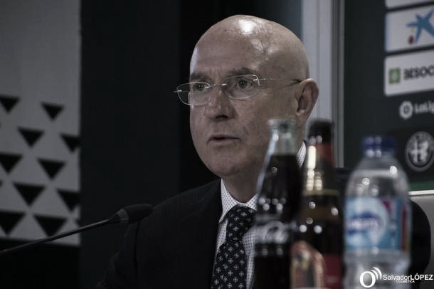 Serra Ferrer contesta a del Nido tras hablar de la
distancia sideral entre ambos clubes Serra Ferrer contesta a del Nido tras hablar de la
distancia sideral entre ambos clubes