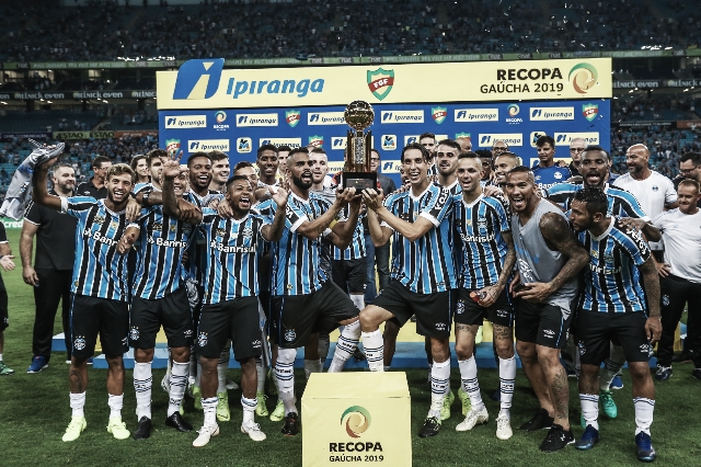 Em jogo válido por duas competições, Grêmio goleia Avenida e fica com Recopa Gaúcha