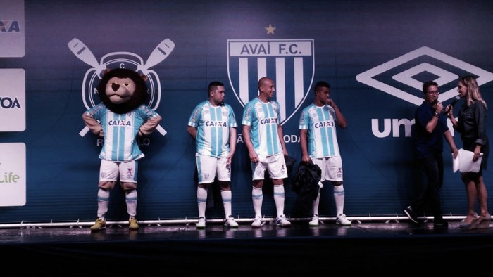 Avaí apresenta novos uniformes para a temporada 2017