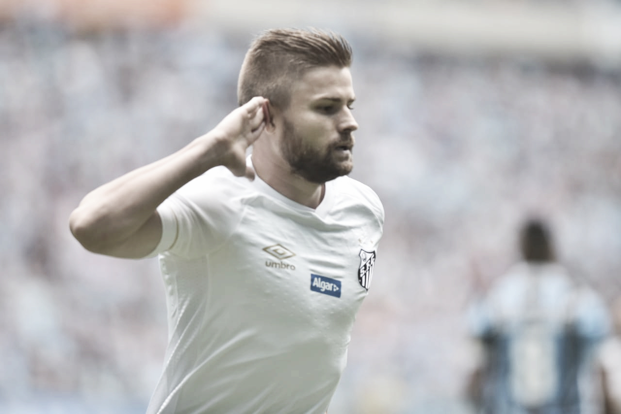 Após quase deixar o Santos, Eduardo Sasha ressurge: "Espero poder ajudar muito mais" Após quase deixar o Santos, Eduardo Sasha ressurge: "Espero poder ajudar muito mais"