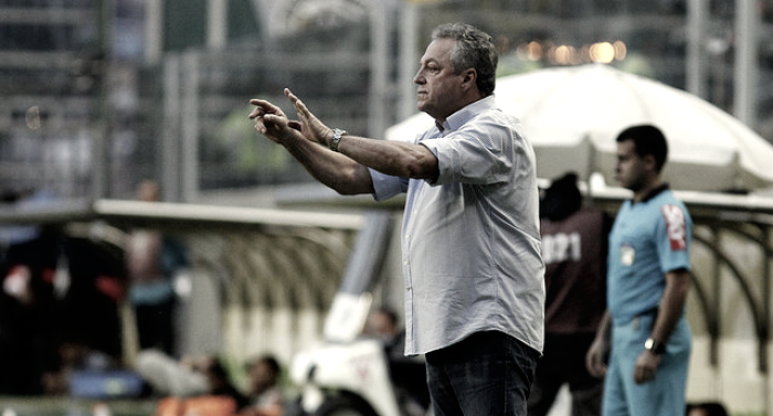 Abel celebra 250 jogos pelo Fluminense e critica arbitragem: "Tentaram nos tirar a vitória"