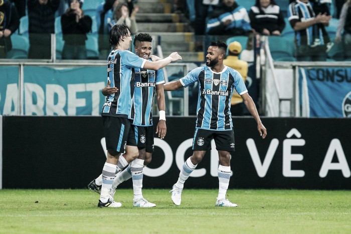 Grêmio supera retranca do Bahia no fim e se mantém na vice-liderança Grêmio supera retranca do Bahia no fim e se mantém na vice-liderança