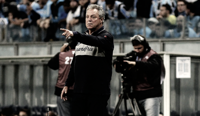 Abel Braga lamenta desfalques e derrota contra o Grêmio: "Pagamos o preço da maratona"