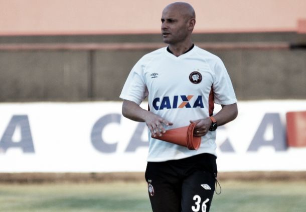 Leandro Ávila avalia equipe do Atlético-PR como apática e pede postura diferente na Copa do Brasil