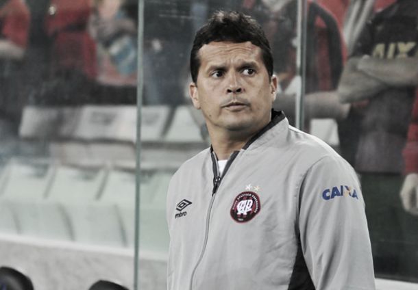 Claudinei Oliveira analisa empate contra o Palmeiras: "Ficamos chateados com o resultado"