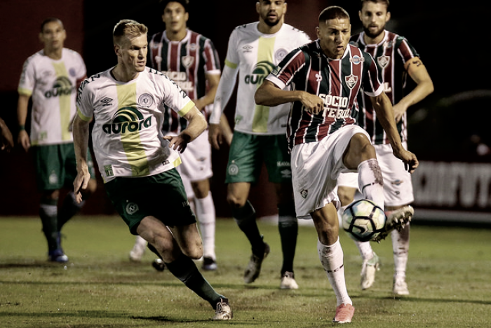 Em jogo de seis gols, Fluminense empata com Chapecoense na volta ao Giulite Coutinho