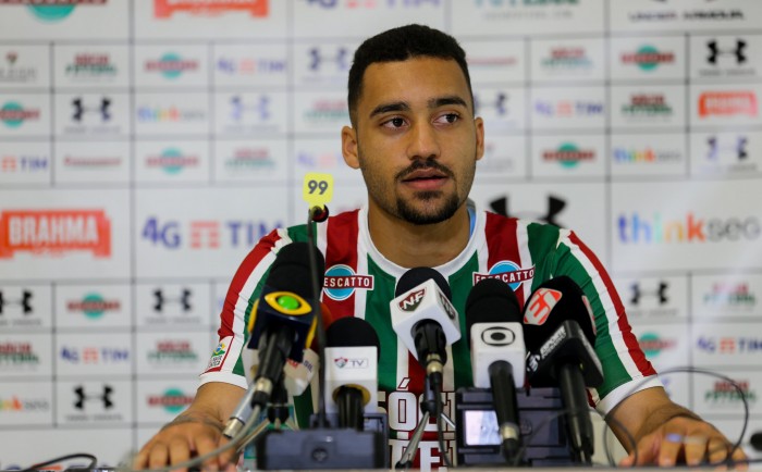 Robinho sofre fissura no pé direito e é desfalque no Fla-Flu Robinho sofre fissura no pé direito e é desfalque no Fla-Flu