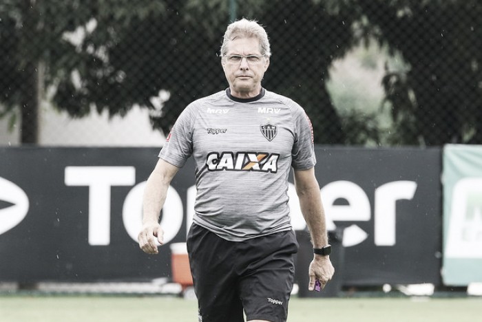 Oswaldo demonstra confiança para confronto contra Grêmio e evita falar sobre contratações