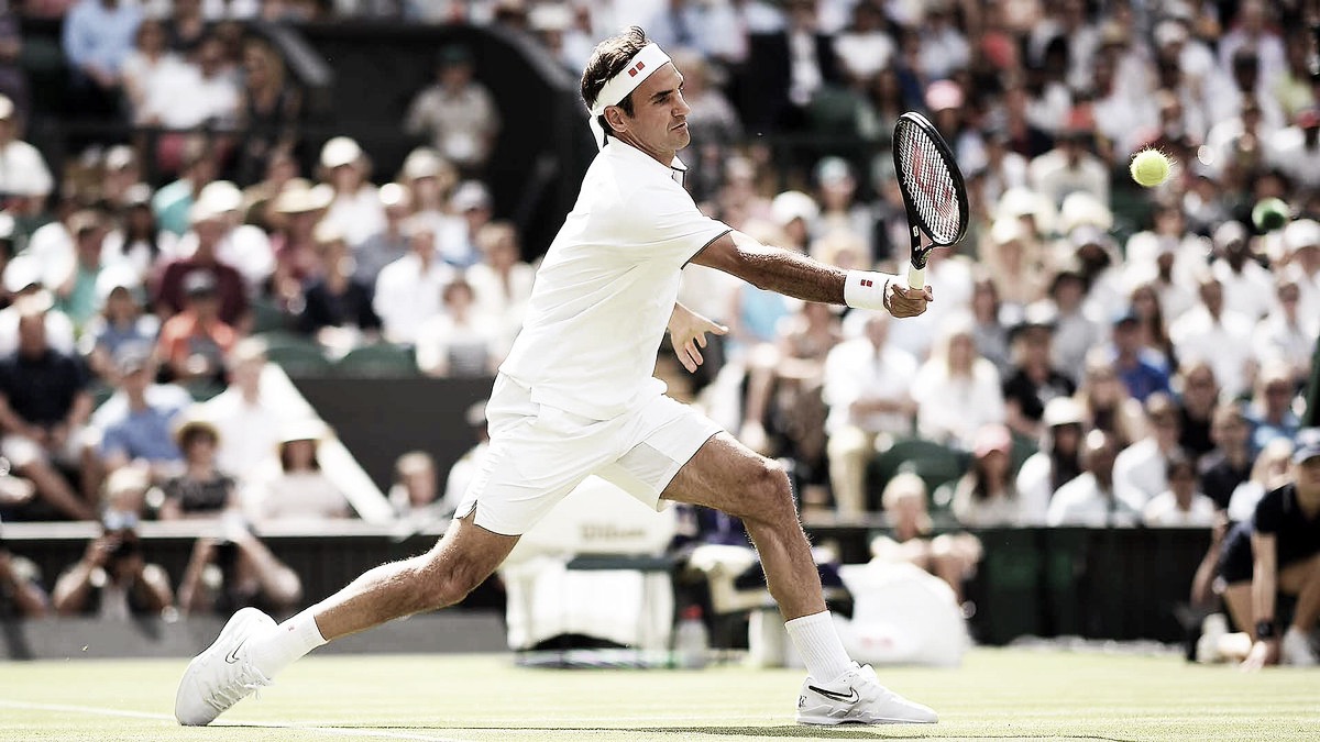 Federer leva susto, mas domina Harris na sequência e estreia com vitória em Wimbledon
