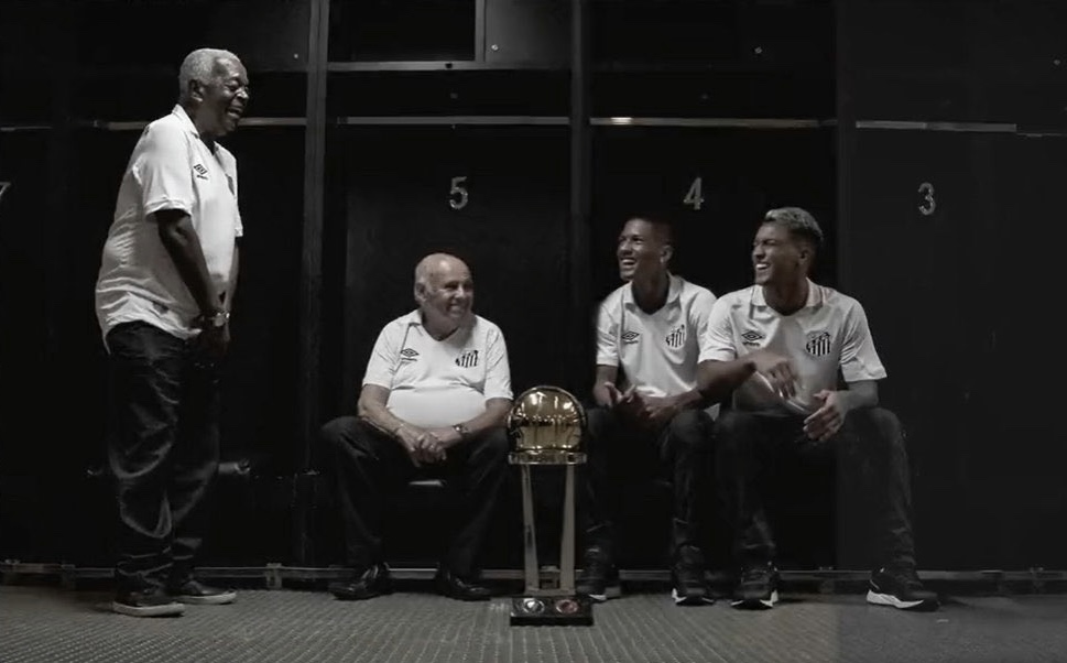 Nova camisa do Santos é ‘comemoração aos 60 anos do primeiro título mundial’