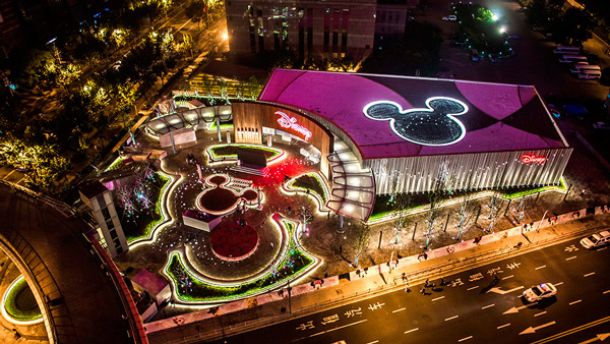 Shanghái acoge la tienda Disney más grande del mundo