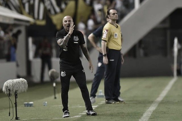 Sampaoli exalta atuação santista e dificuldade do Brasileirão: “Torneio que exige muito”
