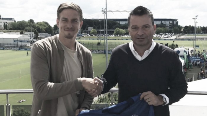 Schalke 04 anuncia lateral Oczipka, ex-Eintracht Frankfurt, como substituto de Kolasinac