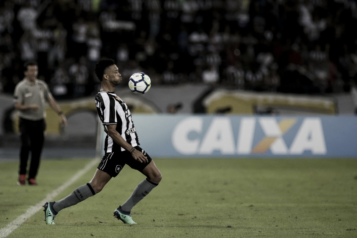 Com boa atuação, Luís Ricardo deixa críticas de lado: “Quero que o Botafogo cresça” Com boa atuação, Luís Ricardo deixa críticas de lado: “Quero que o Botafogo cresça”