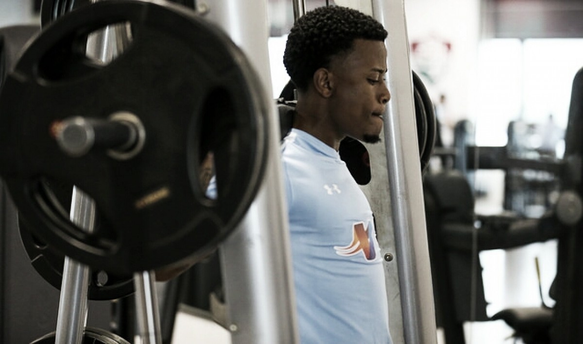 Um ano após cirurgias no joelho, Calazans está confiante na volta ao Fluminense: "Com tempo tudo vai melhorando" Um ano após cirurgias no joelho, Calazans está confiante na volta ao Fluminense: "Com tempo tudo vai melhorando"